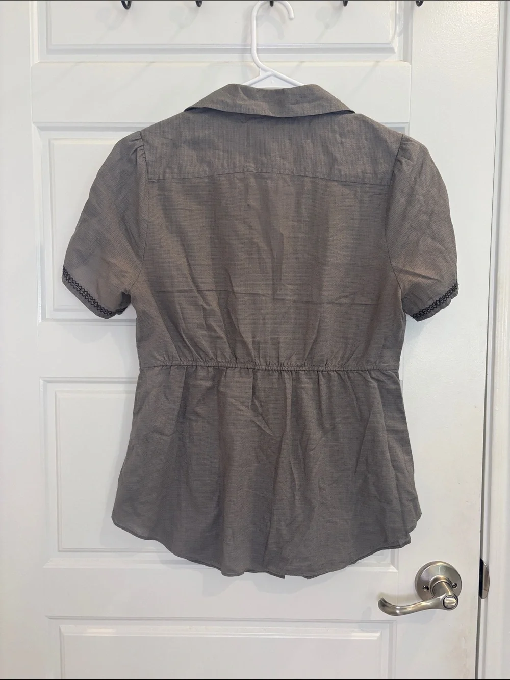 Edme & Esyllte Anthropologie Gray Cotton Ruffle Button Blouse Size 2